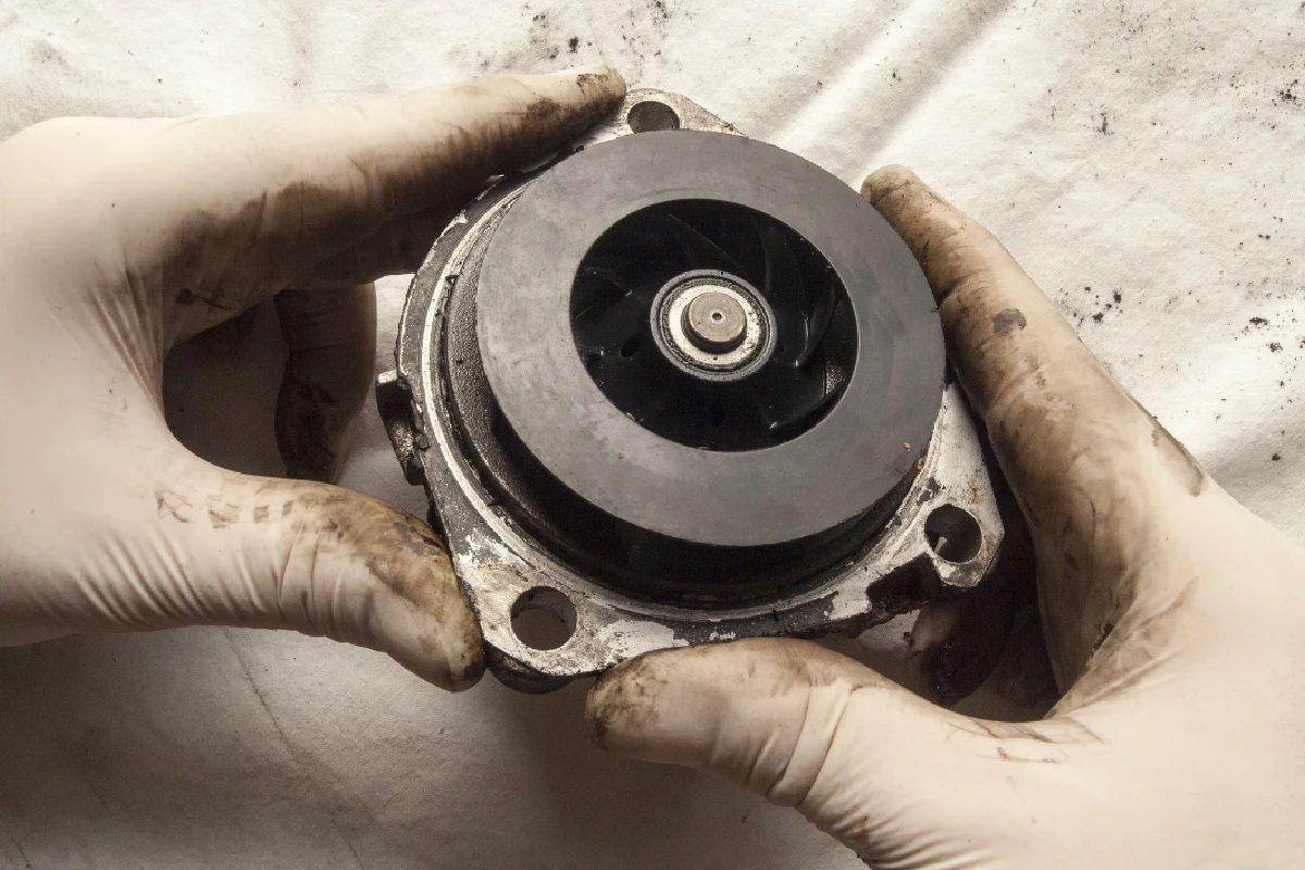 نشانه ها و علائم خرابی واتر پمپ خودرو چیست؟